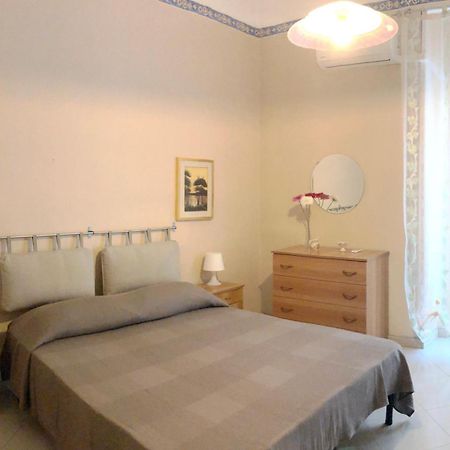 Apartment For 2 In Catania, B&B Le Voci Del Mercato Buitenkant foto
