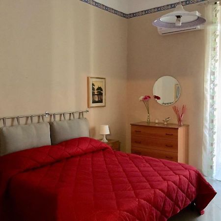 Apartment For 2 In Catania, B&B Le Voci Del Mercato Buitenkant foto