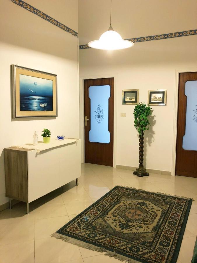 Apartment For 2 In Catania, B&B Le Voci Del Mercato Buitenkant foto