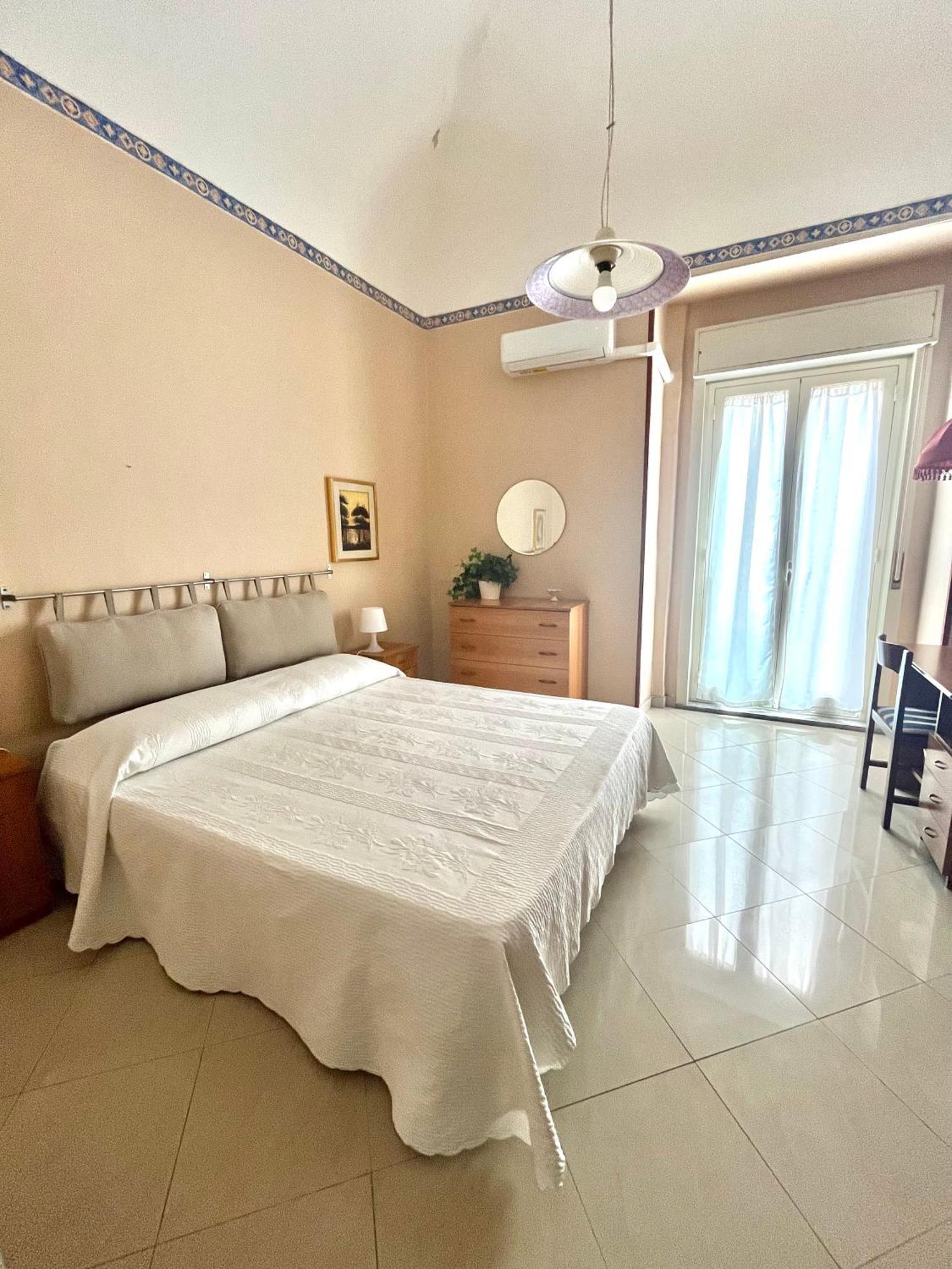 Apartment For 2 In Catania, B&B Le Voci Del Mercato Buitenkant foto