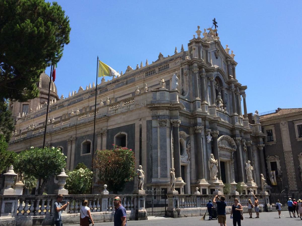 Apartment For 2 In Catania, B&B Le Voci Del Mercato Buitenkant foto
