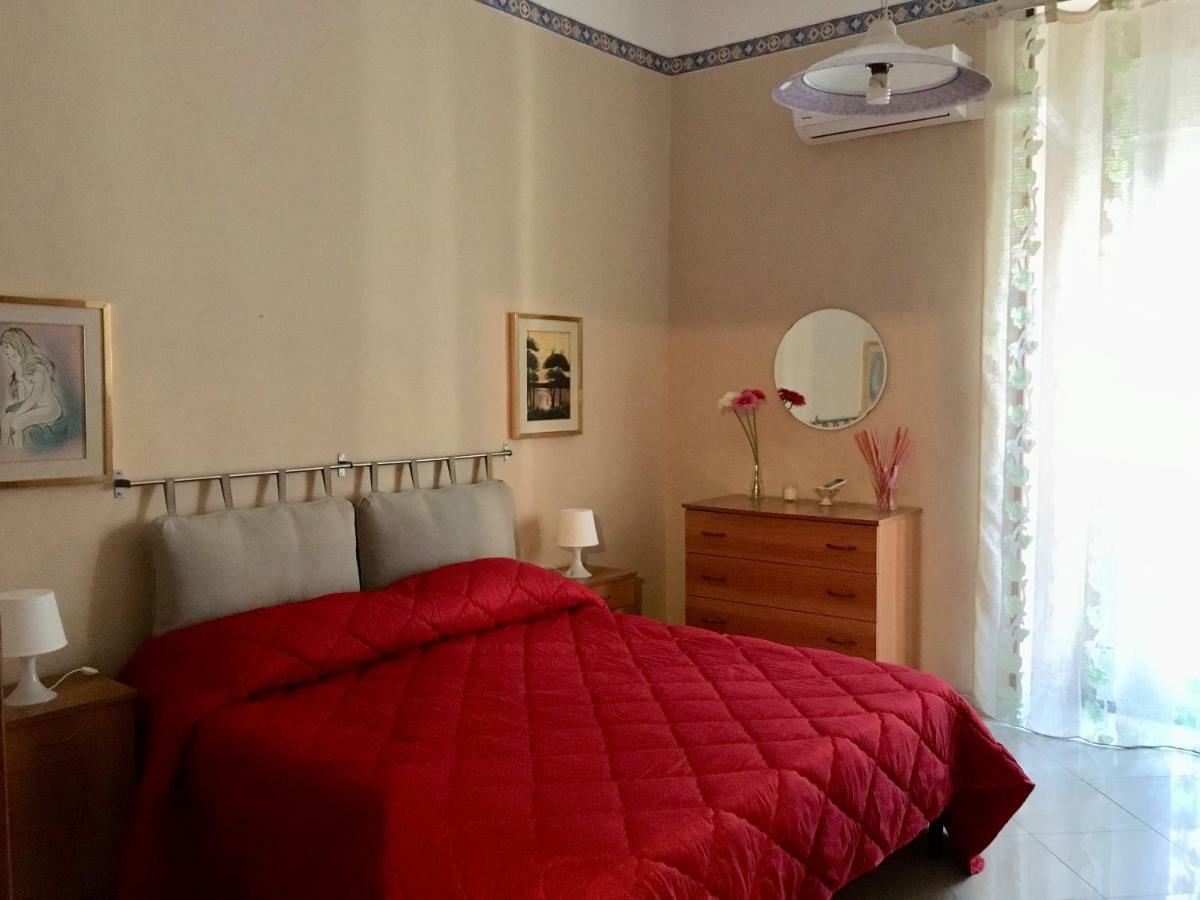 Apartment For 2 In Catania, B&B Le Voci Del Mercato Buitenkant foto